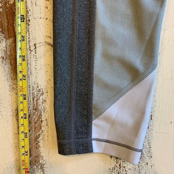 Under armor gray and white legging - Picture 4 of 5